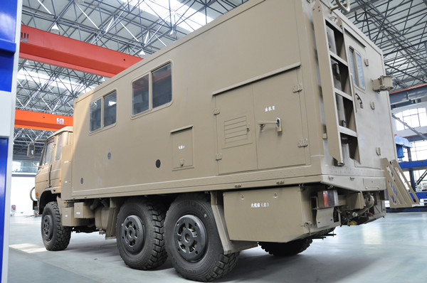 通信指揮艙表面開(kāi)口